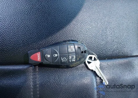 2014 Chrysler Town & Country Touring z USA, uszkodzony, nr VIN 2C4RC1BG2ER436392